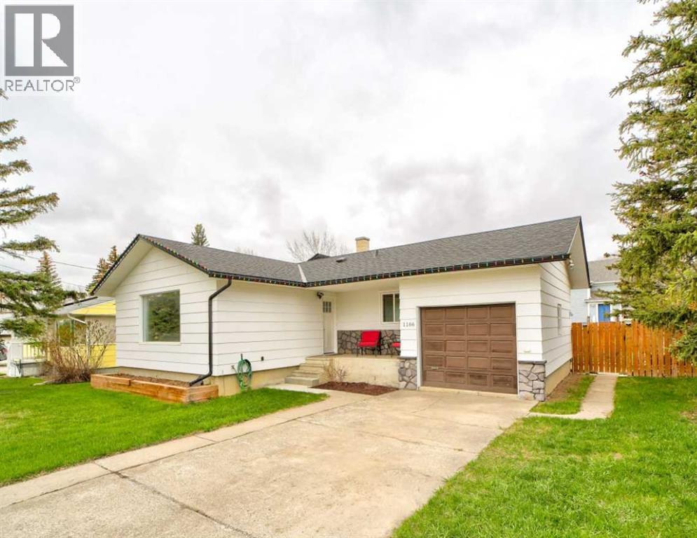 1166 Morden Avenue, Pincher Creek, Alberta  T0K 1W0 - Photo 2 - A2307355