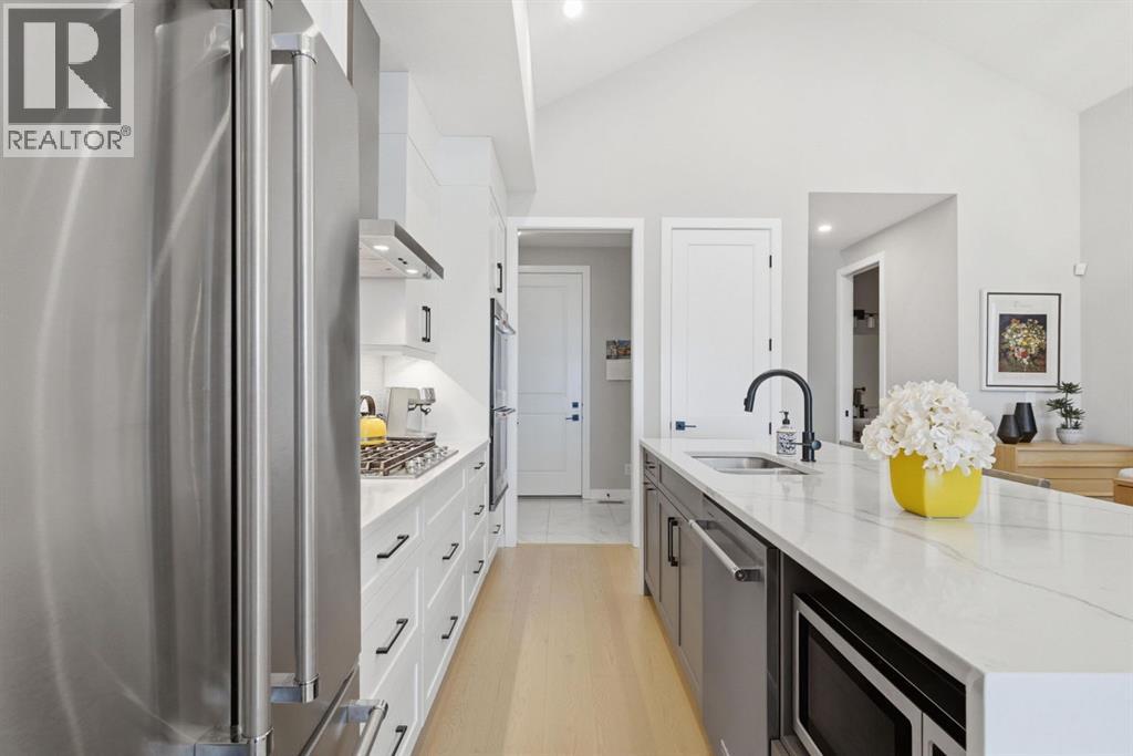 408 Crestridge Common SW, Calgary, Alberta  T3B 6J5 - Photo 7 - A2302734