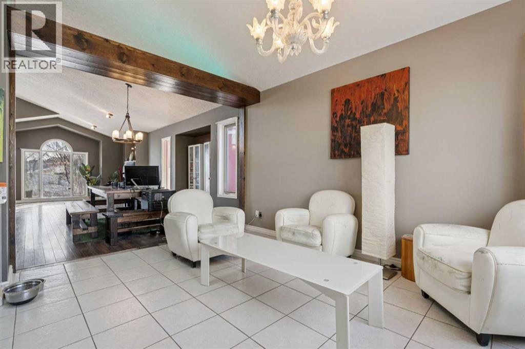 8373 Edgevalley Drive NW, Calgary, Alberta  T3A 4X6 - Photo 9 - A2306025