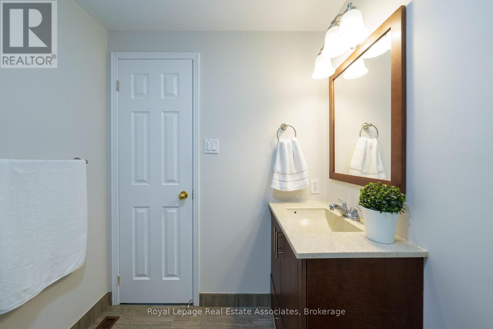 6763 Dolmage Court, Mississauga, Ontario  L5N 4V9 - Photo 13 - W13089966