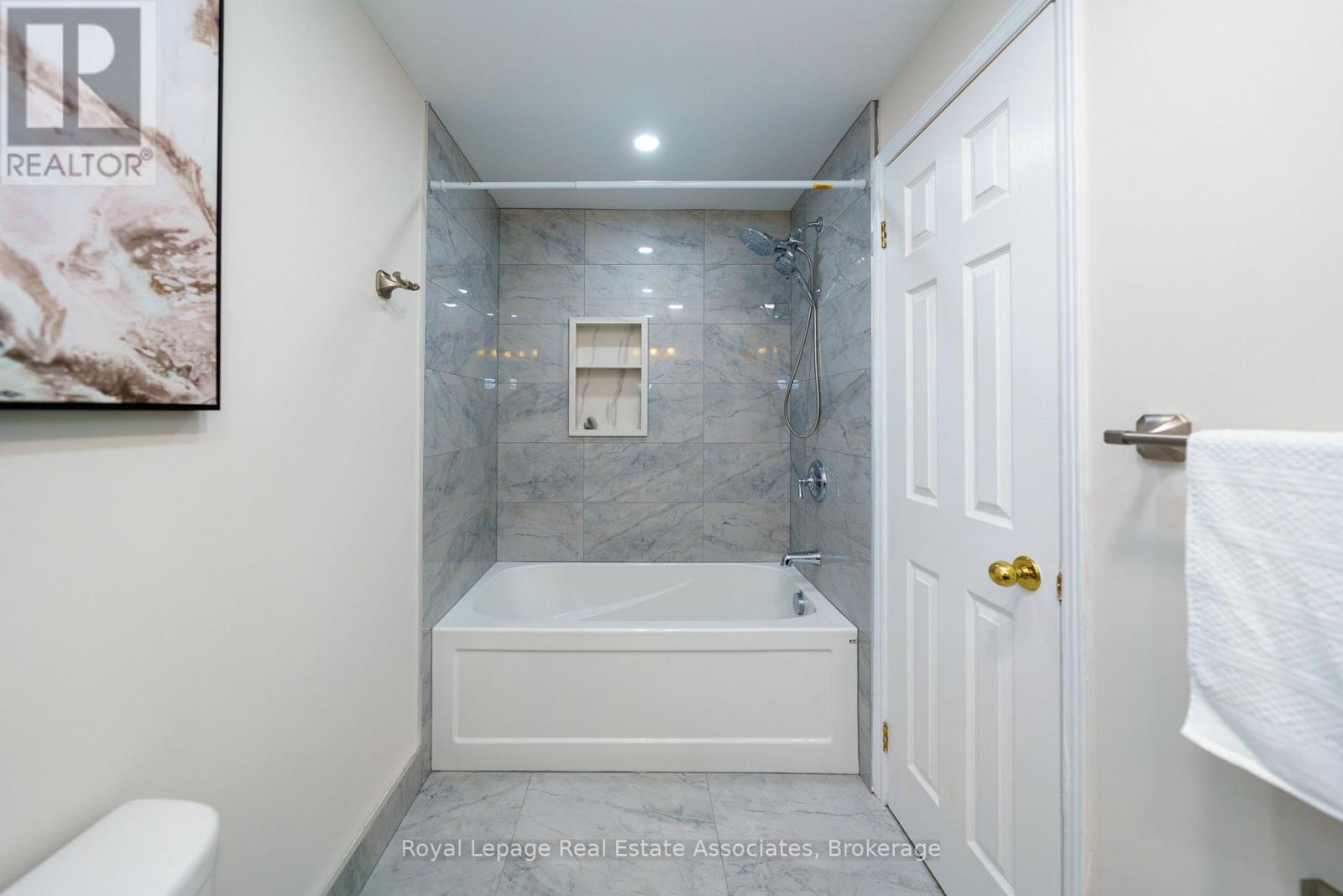 6763 Dolmage Court, Mississauga, Ontario  L5N 4V9 - Photo 18 - W13089966