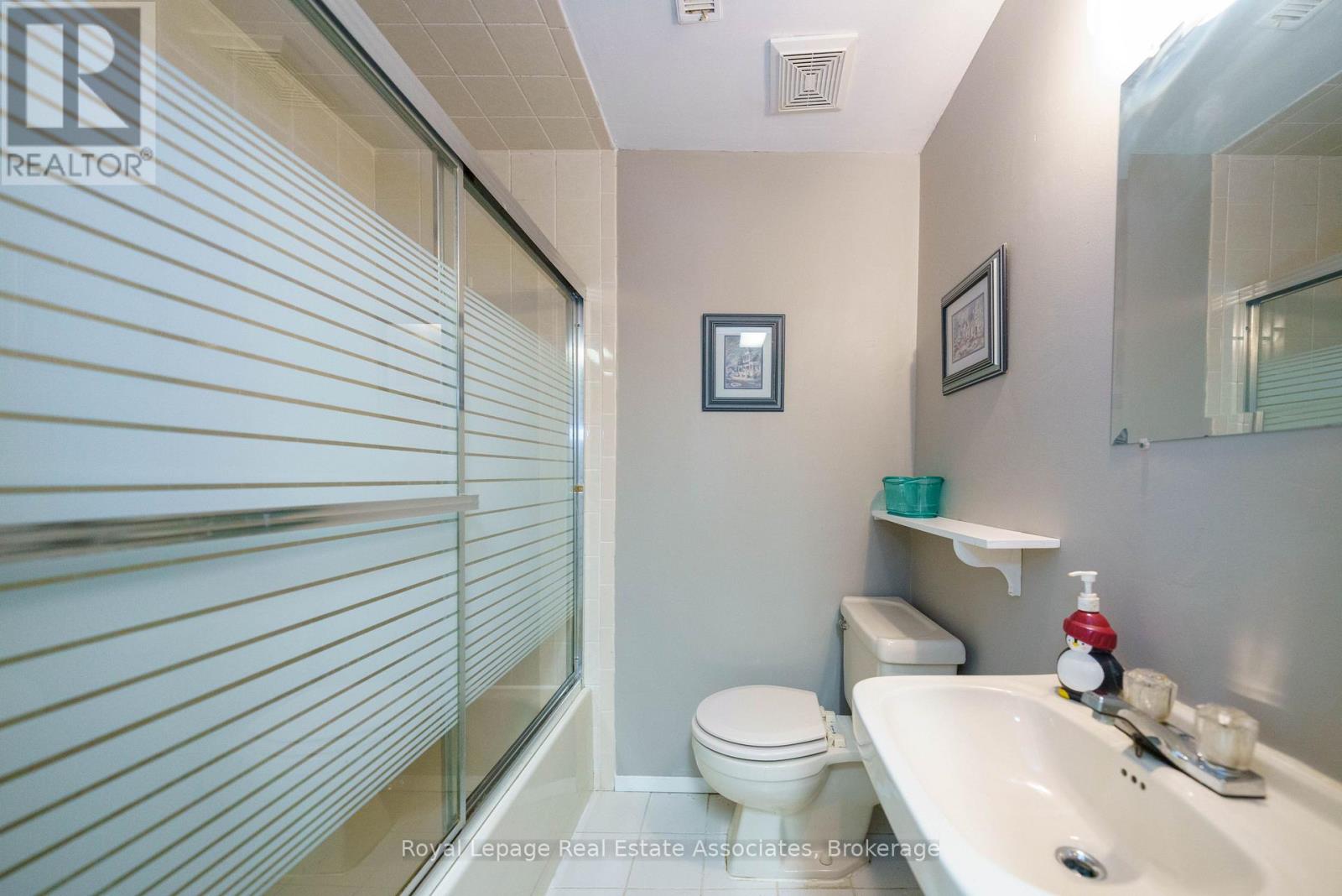 6763 Dolmage Court, Mississauga, Ontario  L5N 4V9 - Photo 21 - W13089966