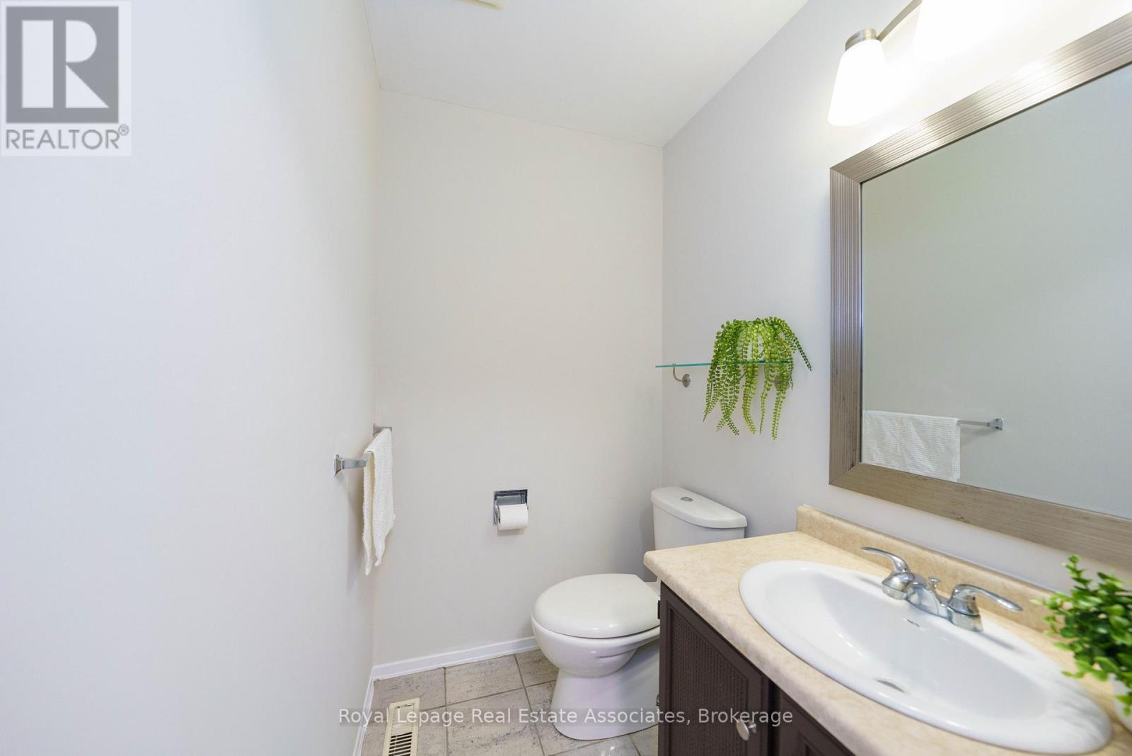 6763 Dolmage Court, Mississauga, Ontario  L5N 4V9 - Photo 9 - W13089966