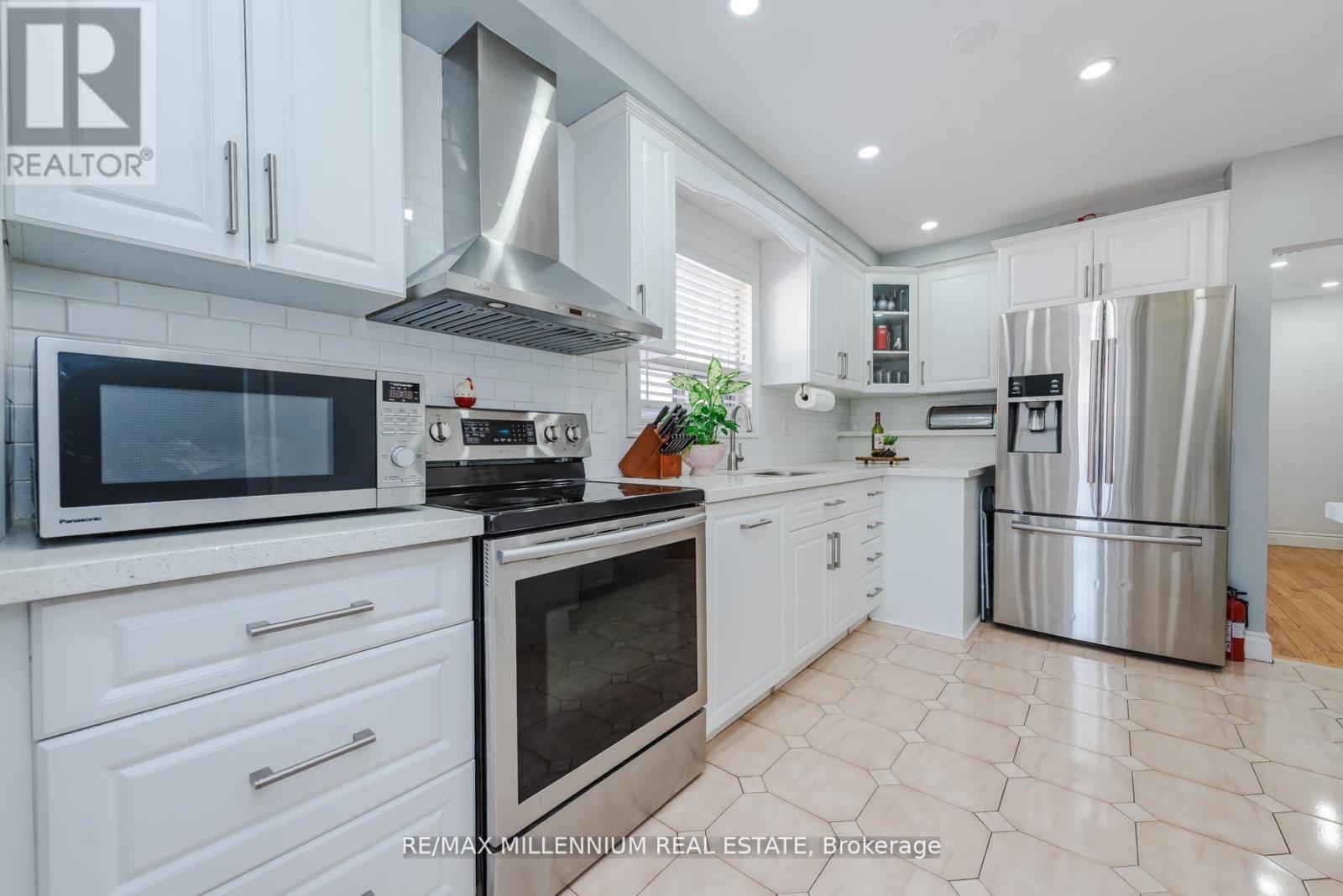 13 Cumberland Drive, Brampton, Ontario  L6V 1W5 - Photo 14 - W13090006