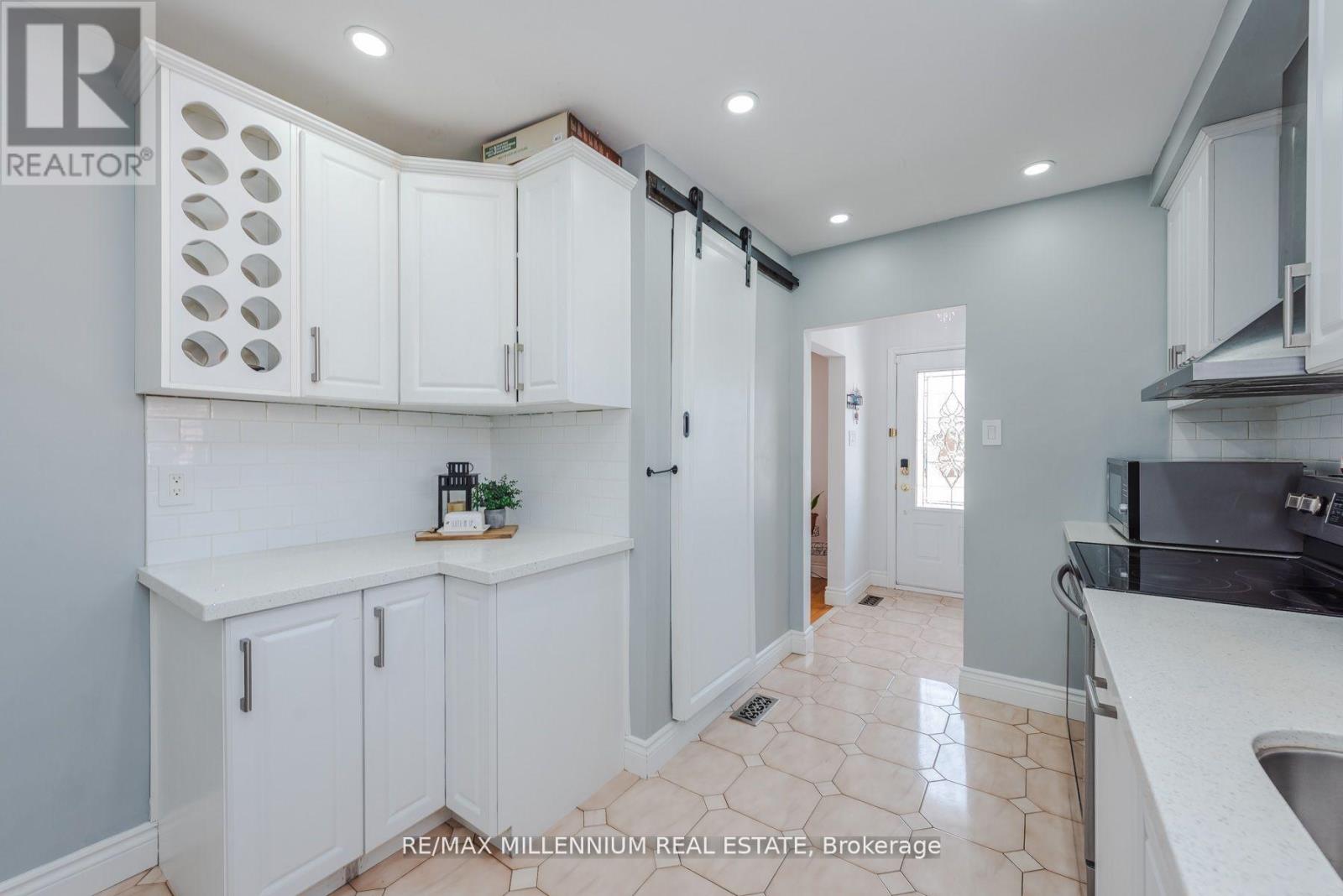 13 Cumberland Drive, Brampton, Ontario  L6V 1W5 - Photo 5 - W13090006