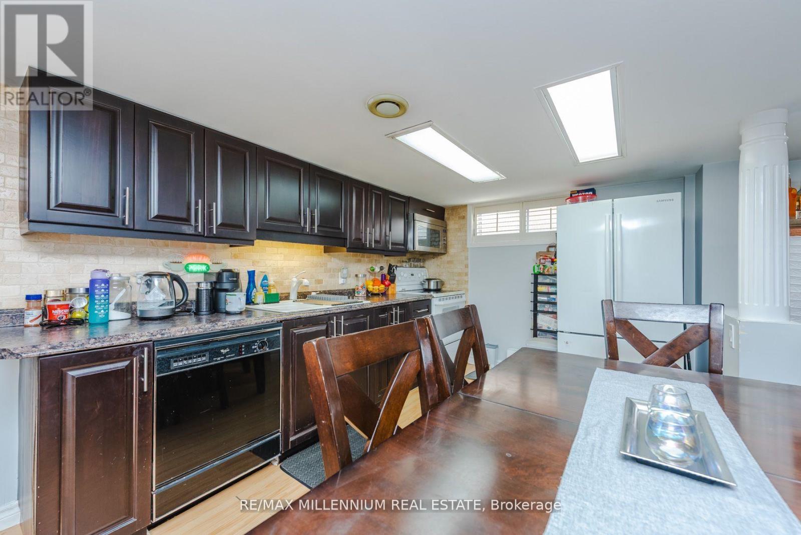 13 Cumberland Drive, Brampton, Ontario  L6V 1W5 - Photo 9 - W13090006