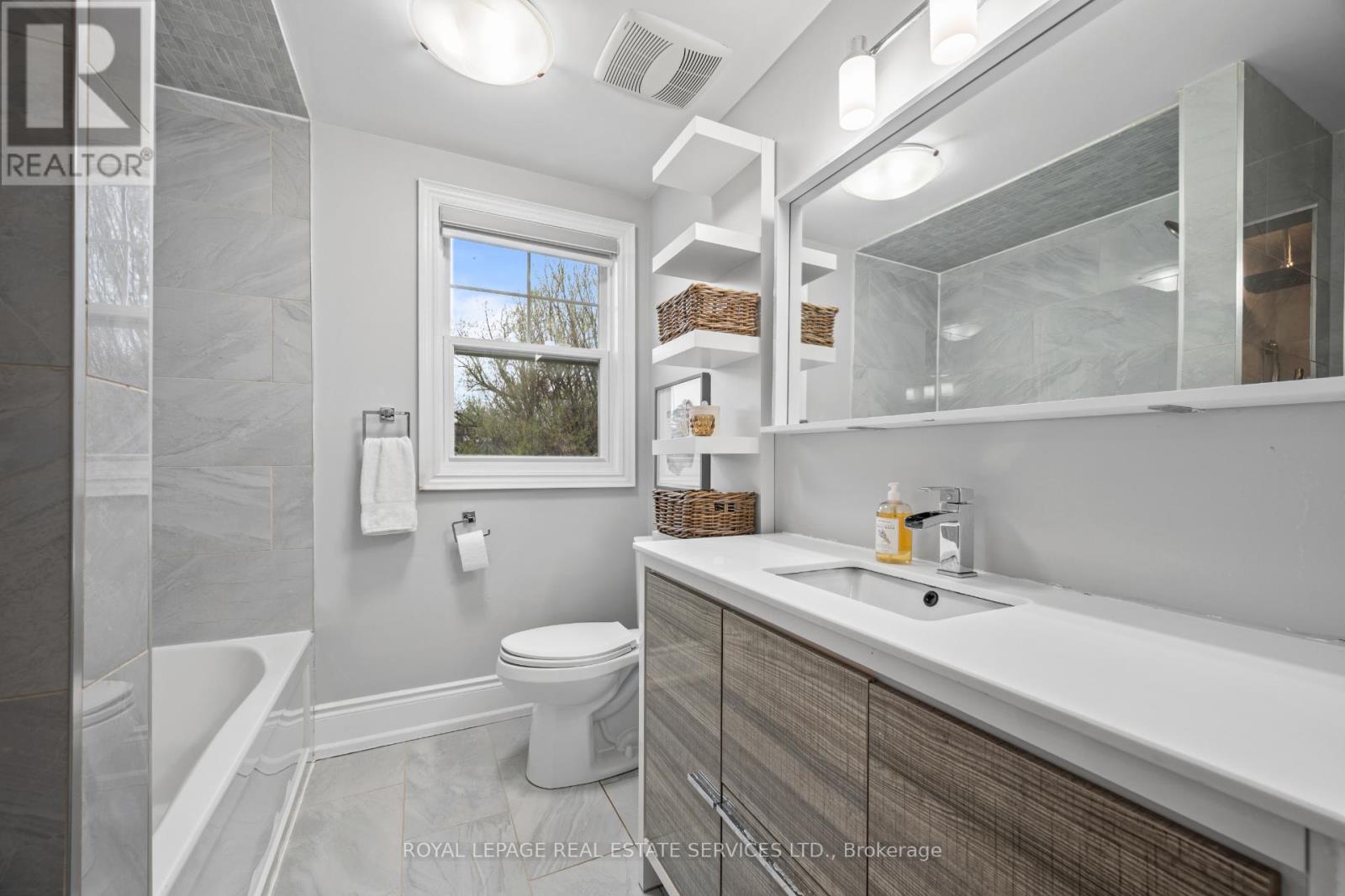 10 Glenellen Drive W, Toronto, Ontario  M8Y 2H3 - Photo 22 - W13090024