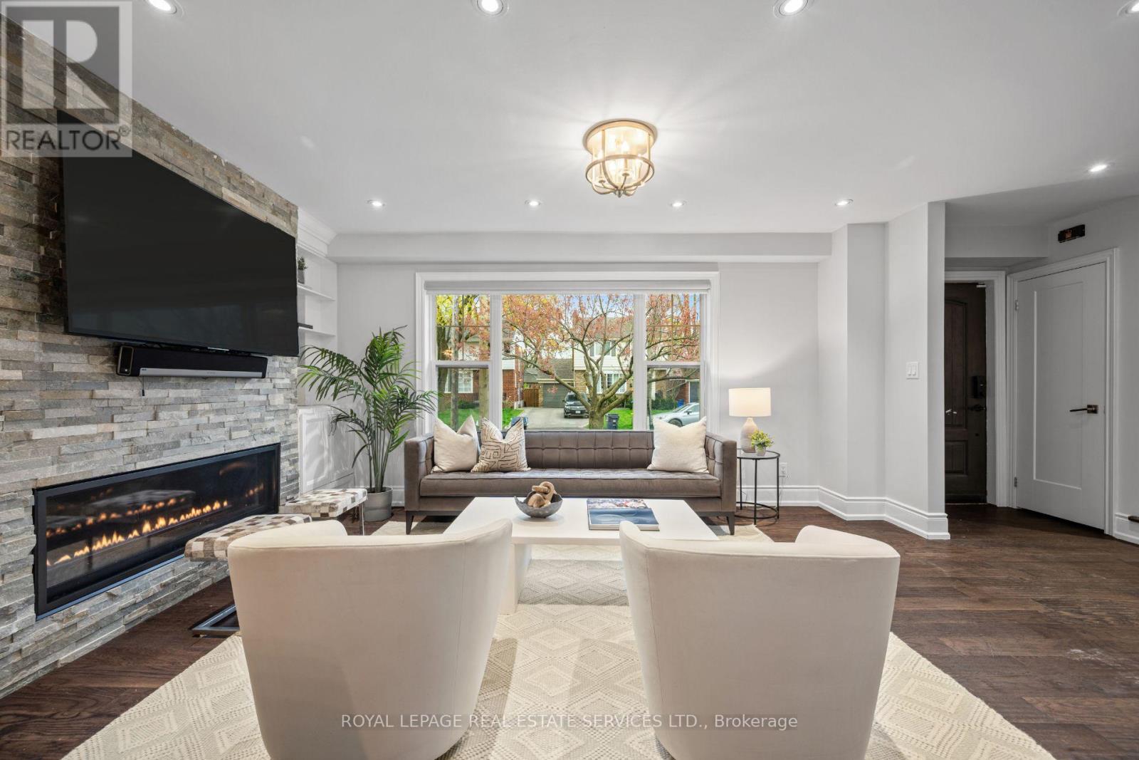 10 Glenellen Drive W, Toronto, Ontario  M8Y 2H3 - Photo 4 - W13090024