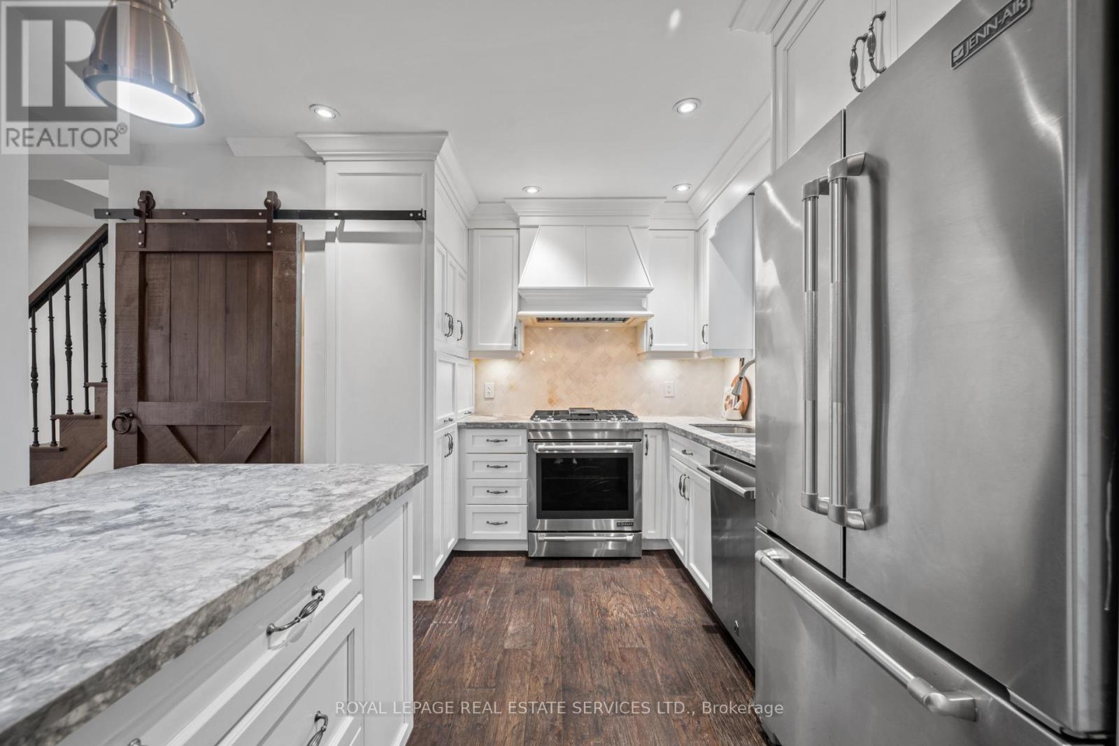 10 Glenellen Drive W, Toronto, Ontario  M8Y 2H3 - Photo 8 - W13090024