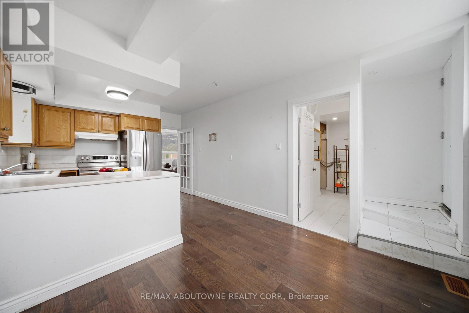 471 Seabourne Drive, Oakville, Ontario  L6L 4E9 - Photo 12 - W13090028