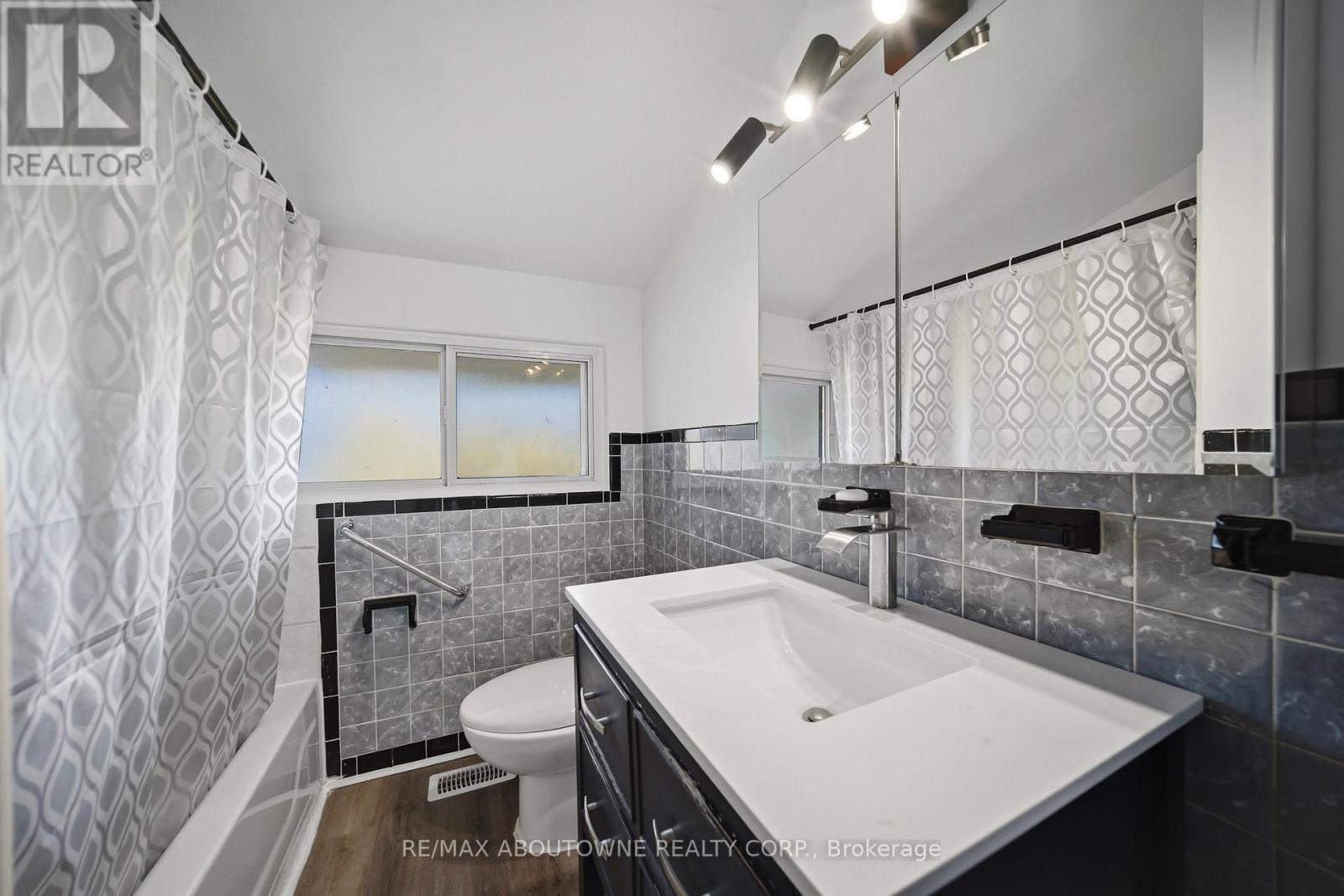 471 Seabourne Drive, Oakville, Ontario  L6L 4E9 - Photo 26 - W13090028