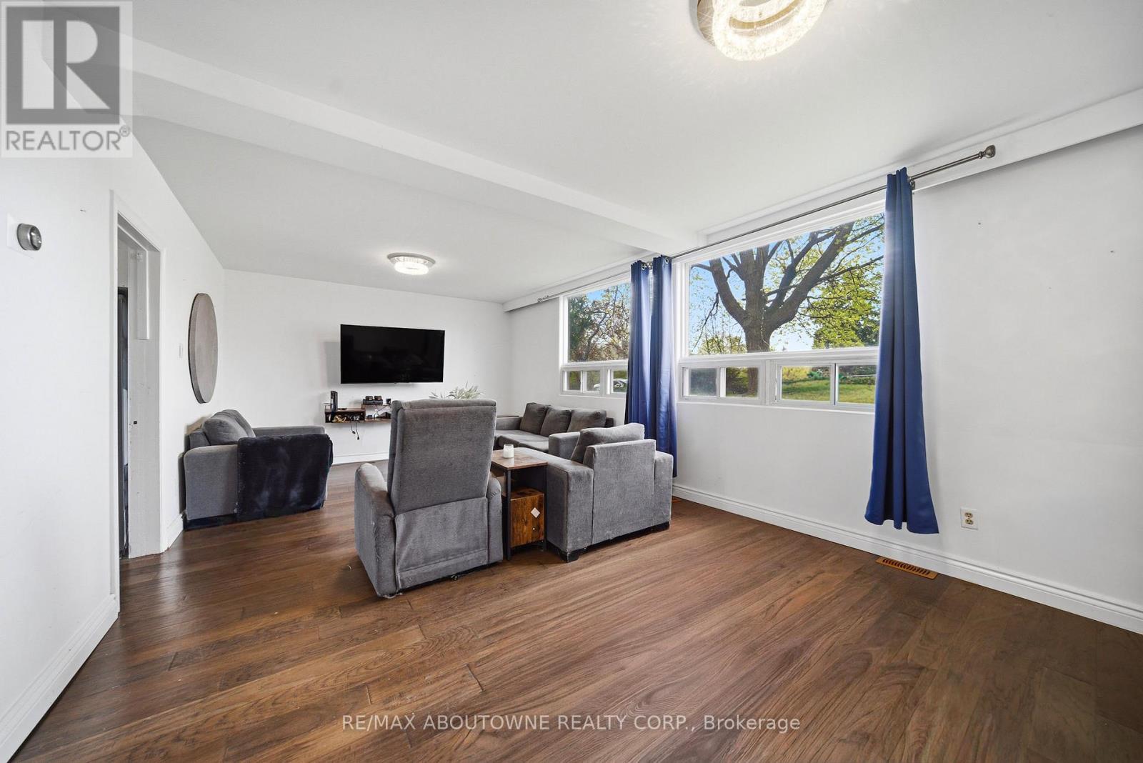 471 Seabourne Drive, Oakville, Ontario  L6L 4E9 - Photo 6 - W13090028
