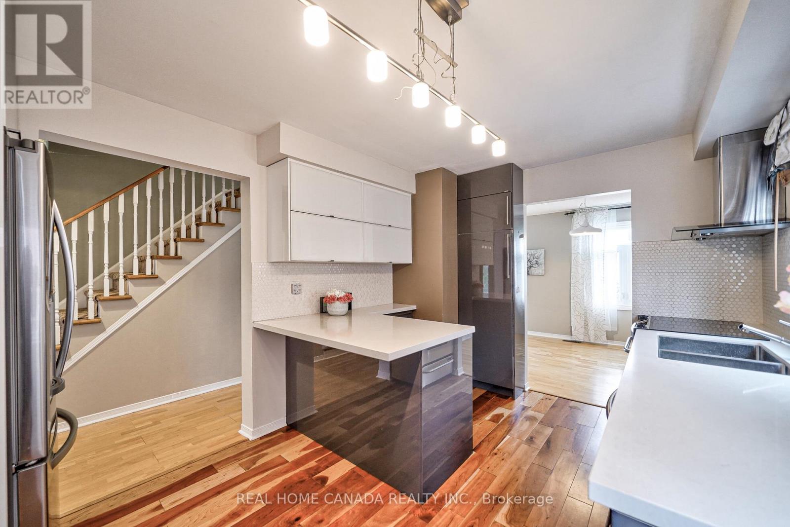 540 Bluesky Crescent, Mississauga, Ontario  L5R 2S2 - Photo 14 - W13090078