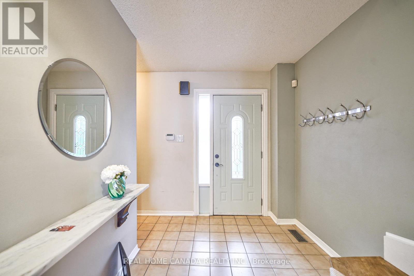 540 Bluesky Crescent, Mississauga, Ontario  L5R 2S2 - Photo 5 - W13090078