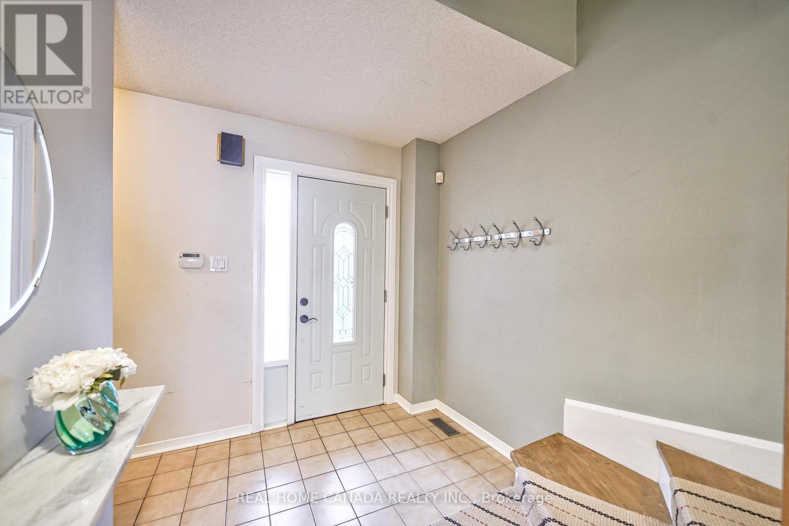 540 Bluesky Crescent, Mississauga, Ontario  L5R 2S2 - Photo 6 - W13090078