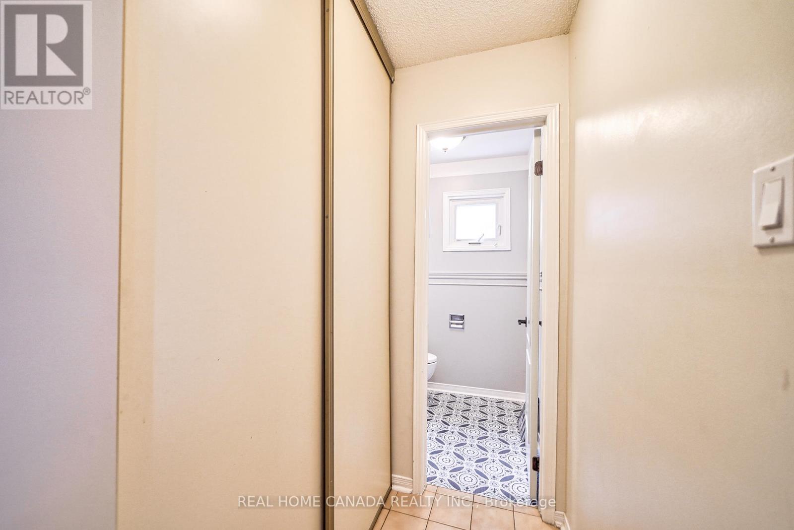 540 Bluesky Crescent, Mississauga, Ontario  L5R 2S2 - Photo 8 - W13090078