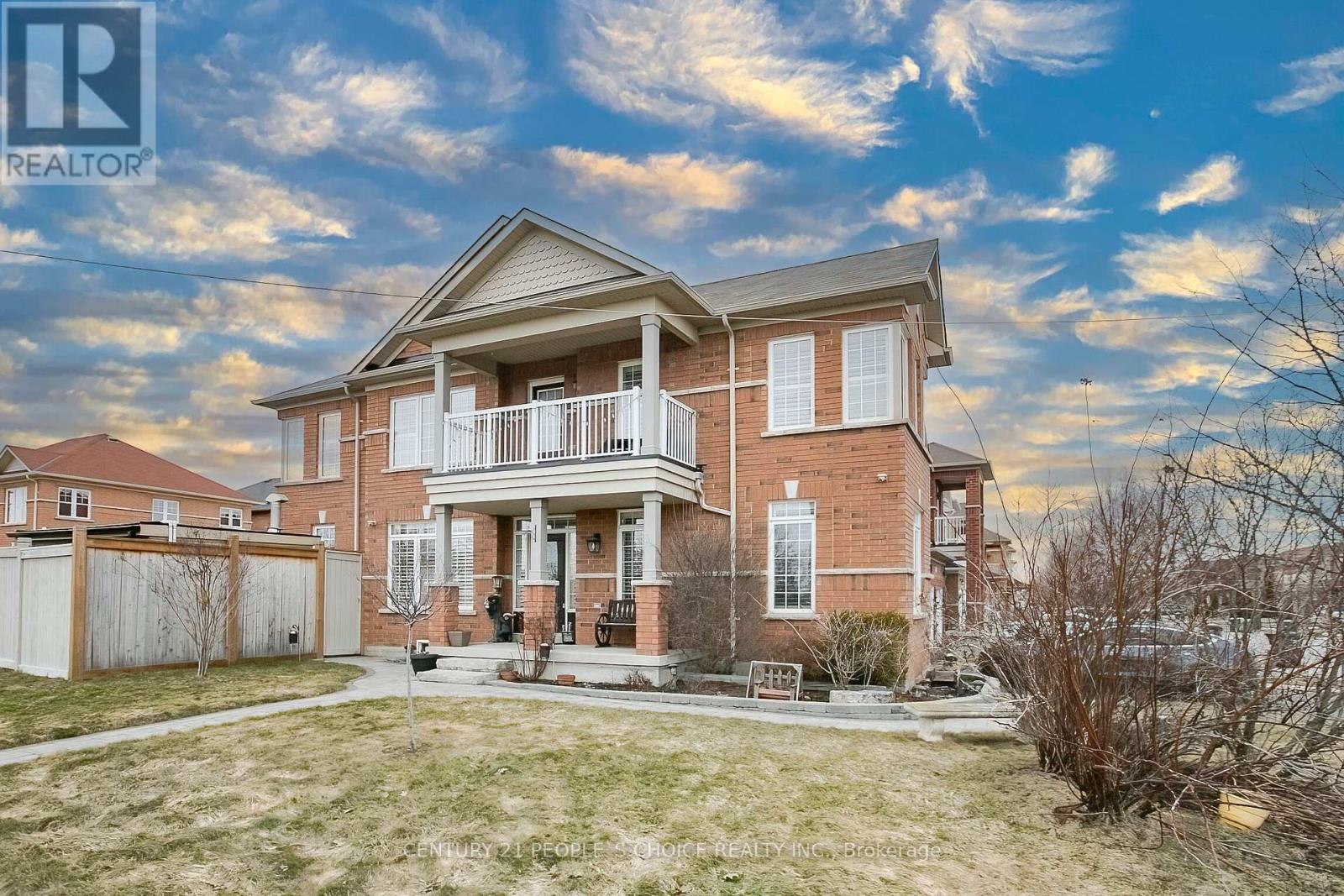 33 Accent Circle, Brampton, Ontario  L7A 0L3 - Photo 2 - W13090086
