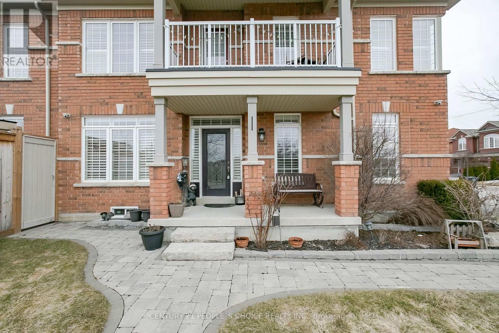 33 Accent Circle, Brampton, Ontario  L7A 0L3 - Photo 3 - W13090086