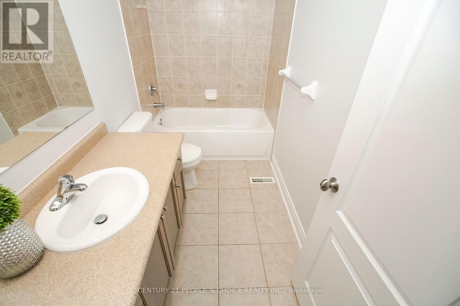 33 Accent Circle, Brampton, Ontario  L7A 0L3 - Photo 30 - W13090086