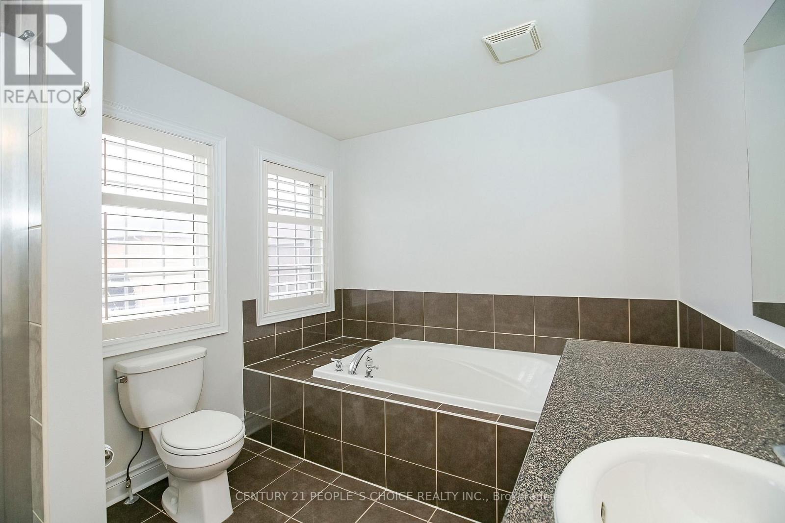 33 Accent Circle, Brampton, Ontario  L7A 0L3 - Photo 36 - W13090086