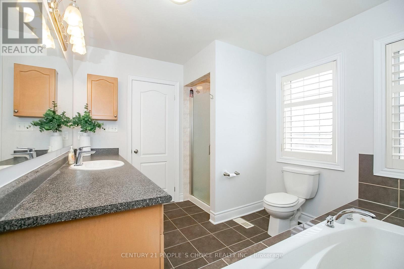 33 Accent Circle, Brampton, Ontario  L7A 0L3 - Photo 37 - W13090086