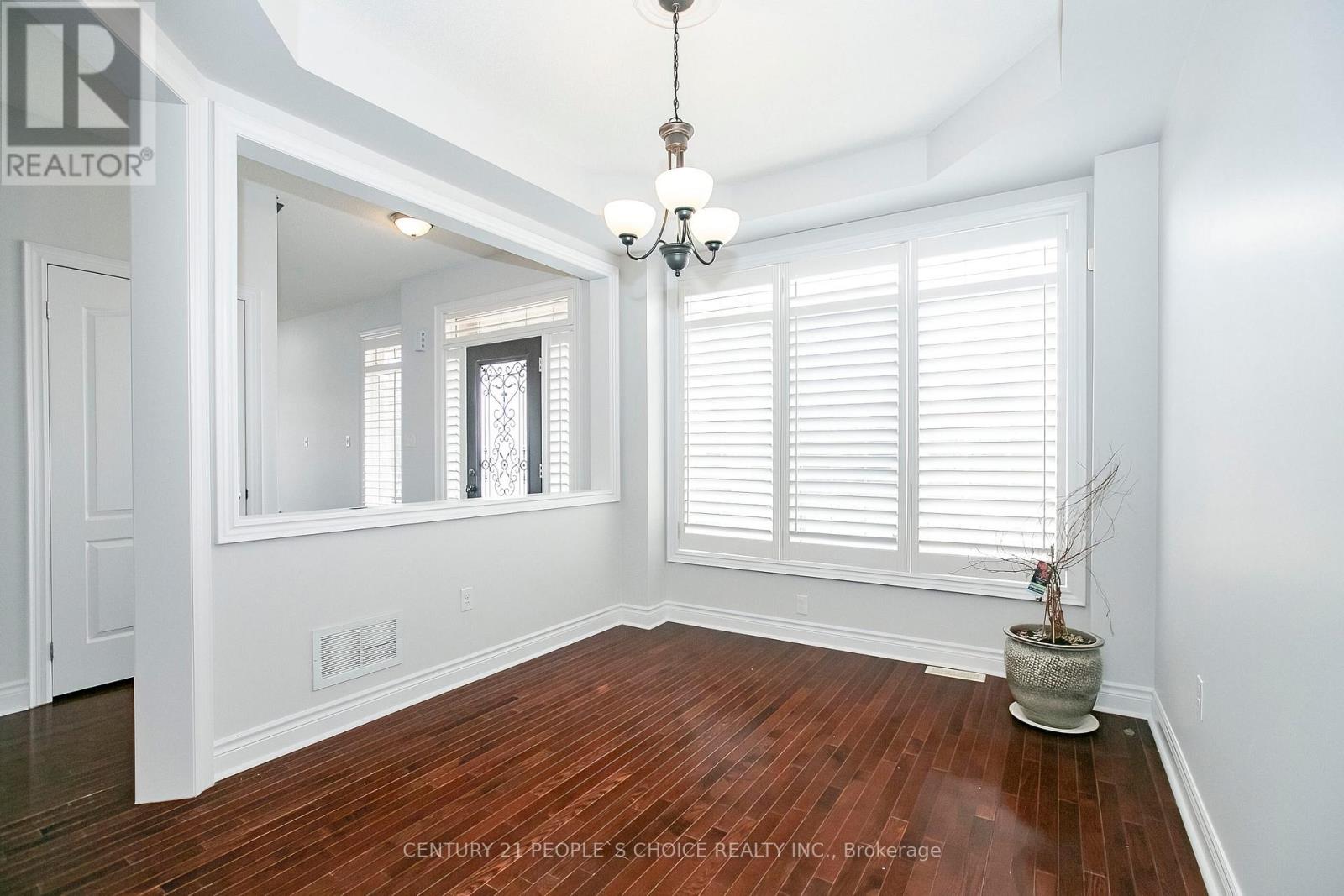 33 Accent Circle, Brampton, Ontario  L7A 0L3 - Photo 8 - W13090086