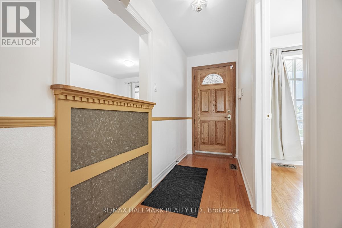 Main - 2112 Truscott Drive, Mississauga, Ontario  L5J 2A6 - Photo 2 - W13090138