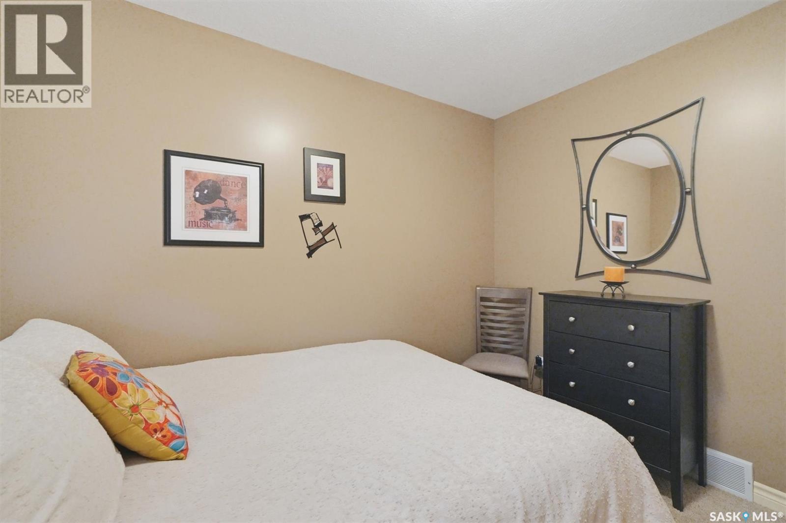 227 Brightwater Way, Saskatoon, Saskatchewan  S7J 5H8 - Photo 21 - SK034936