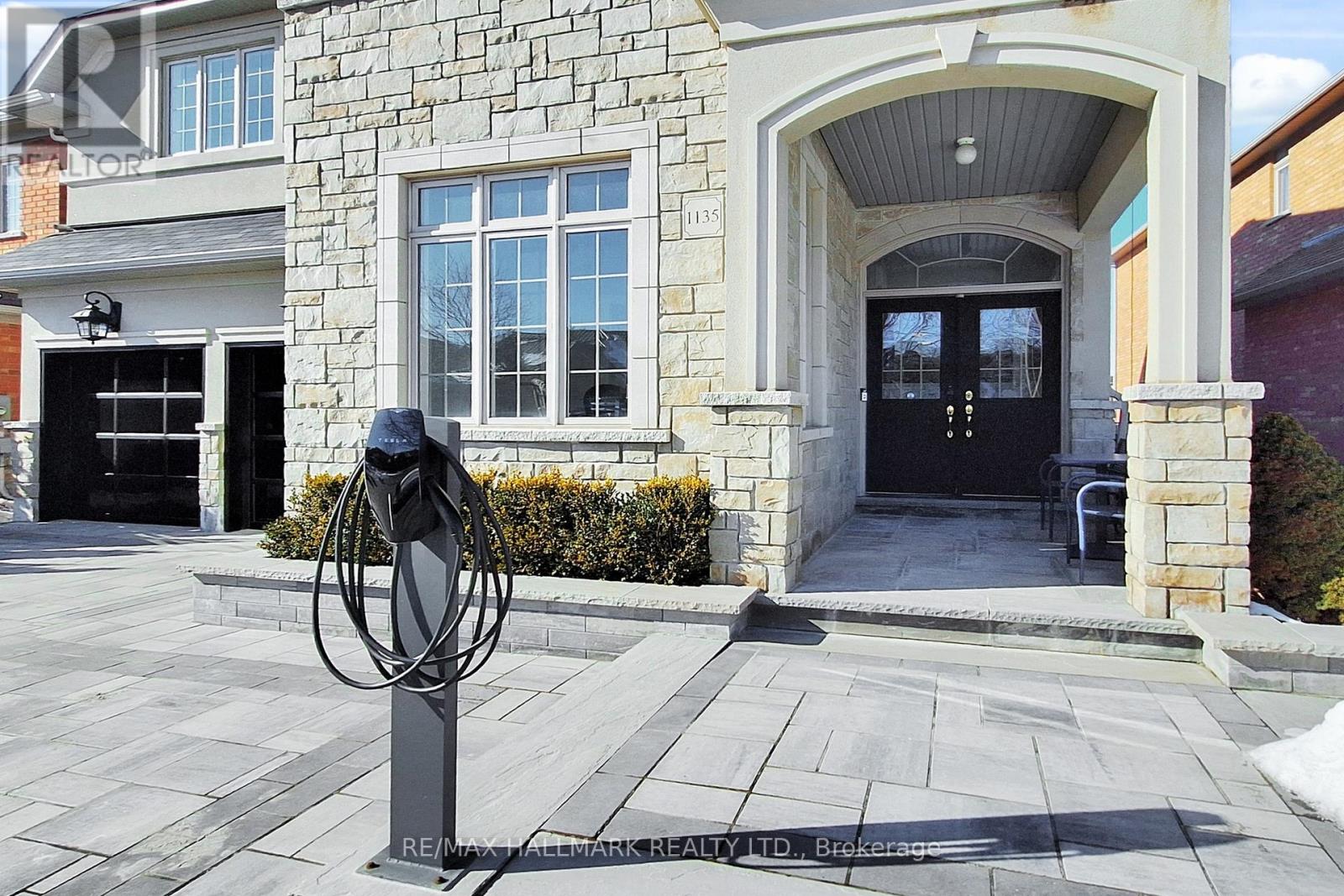 1135 Cenotaph Boulevard, Newmarket, Ontario  L3X 0A7 - Photo 39 - N12841760