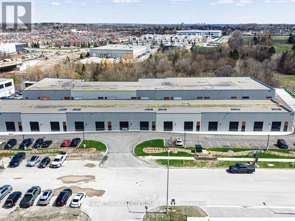Unit 7 - 195 Cachet Woods Court, Markham, Ontario  L6C 0Z8 - Photo 2 - N12977478