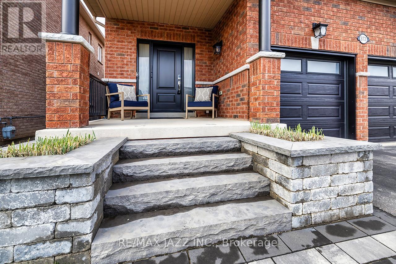 872 William Lee Avenue, Oshawa, Ontario  L1K 0W2 - Photo 4 - E13090446