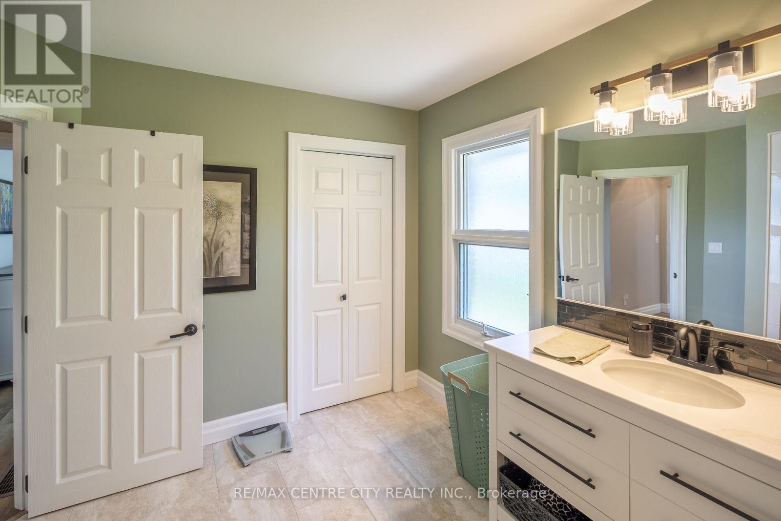 29883 West Bothwell Road, Chatham-Kent, Ontario  N0P 1C0 - Photo 24 - X13090452