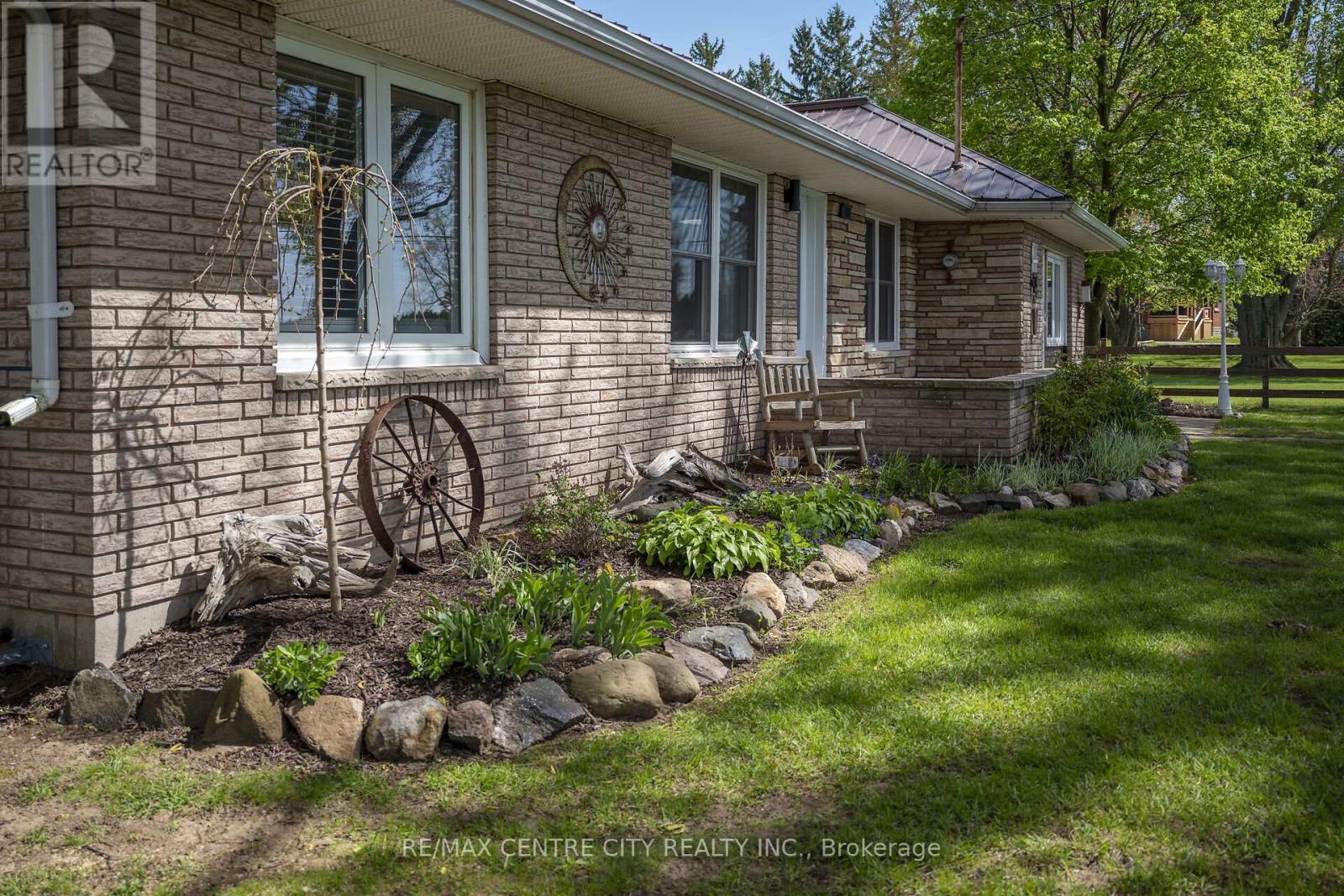 29883 West Bothwell Road, Chatham-Kent, Ontario  N0P 1C0 - Photo 3 - X13090452