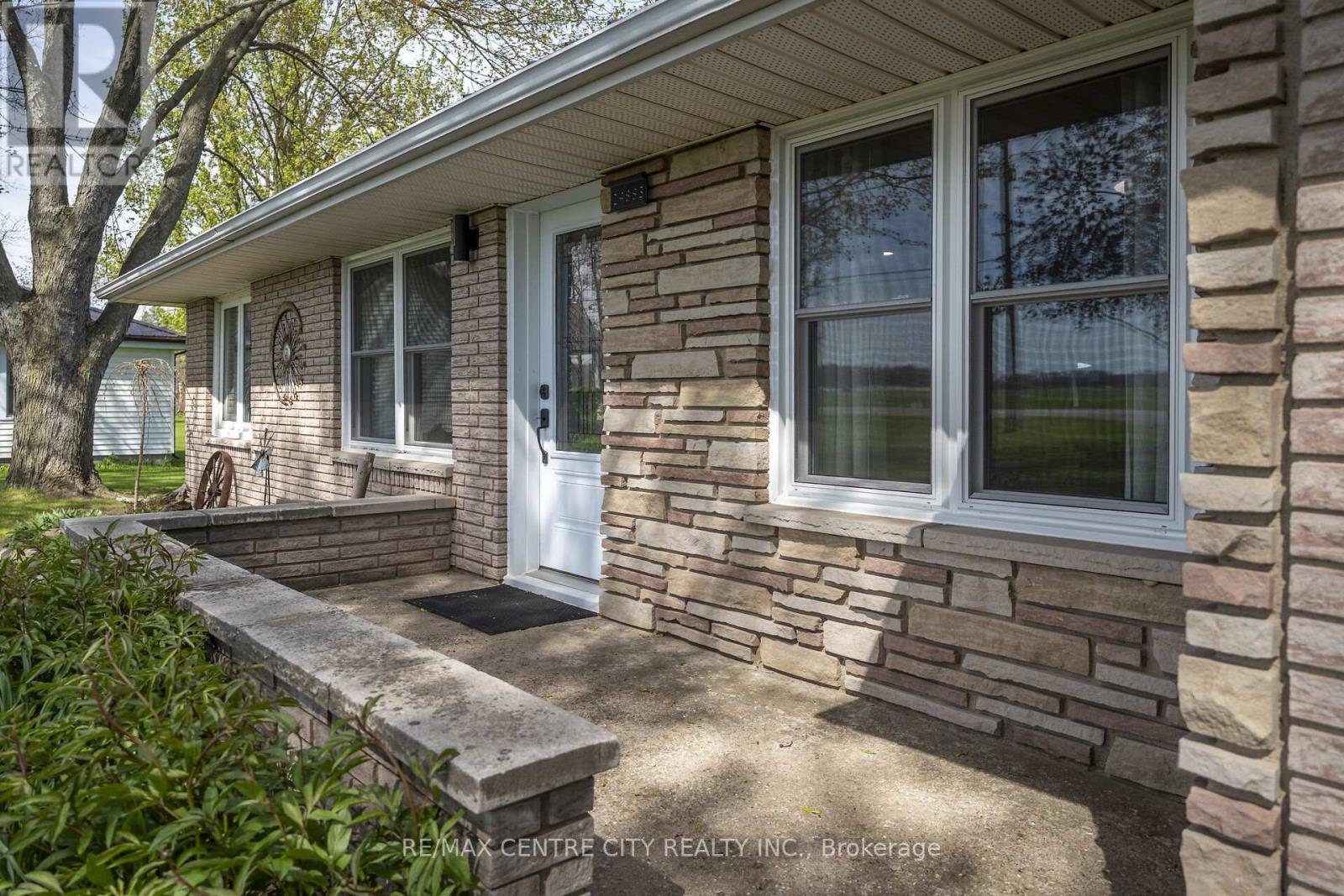 29883 West Bothwell Road, Chatham-Kent, Ontario  N0P 1C0 - Photo 4 - X13090452