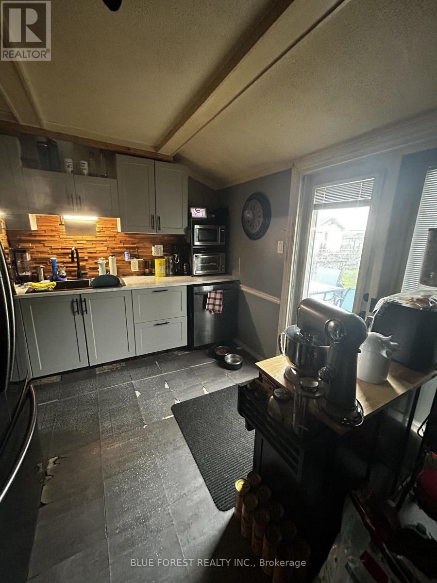 15 Alexandria Avenue, St. Thomas, Ontario  N5P 3M7 - Photo 6 - X13090552