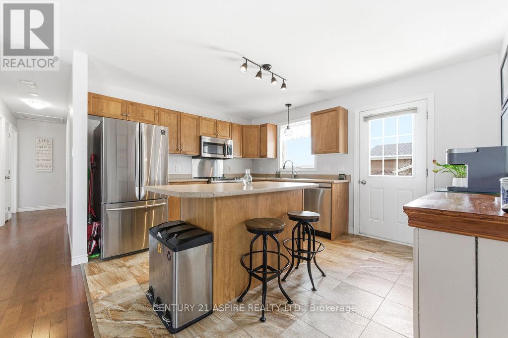 17 Newport Drive, Petawawa, Ontario  K8H 0C9 - Photo 10 - X13090376