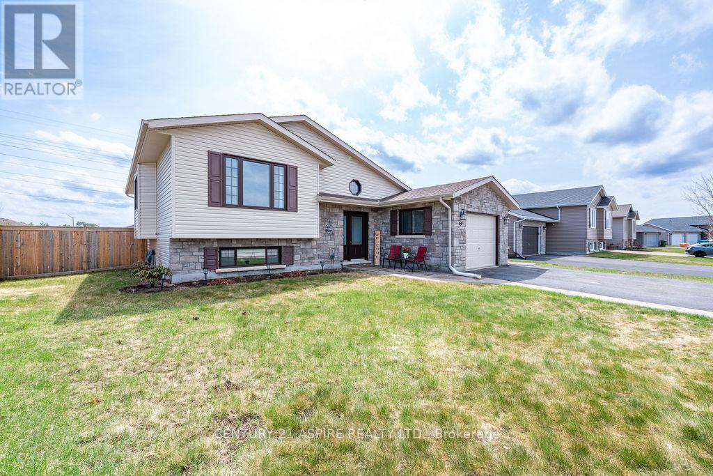 17 Newport Drive, Petawawa, Ontario  K8H 0C9 - Photo 2 - X13090376