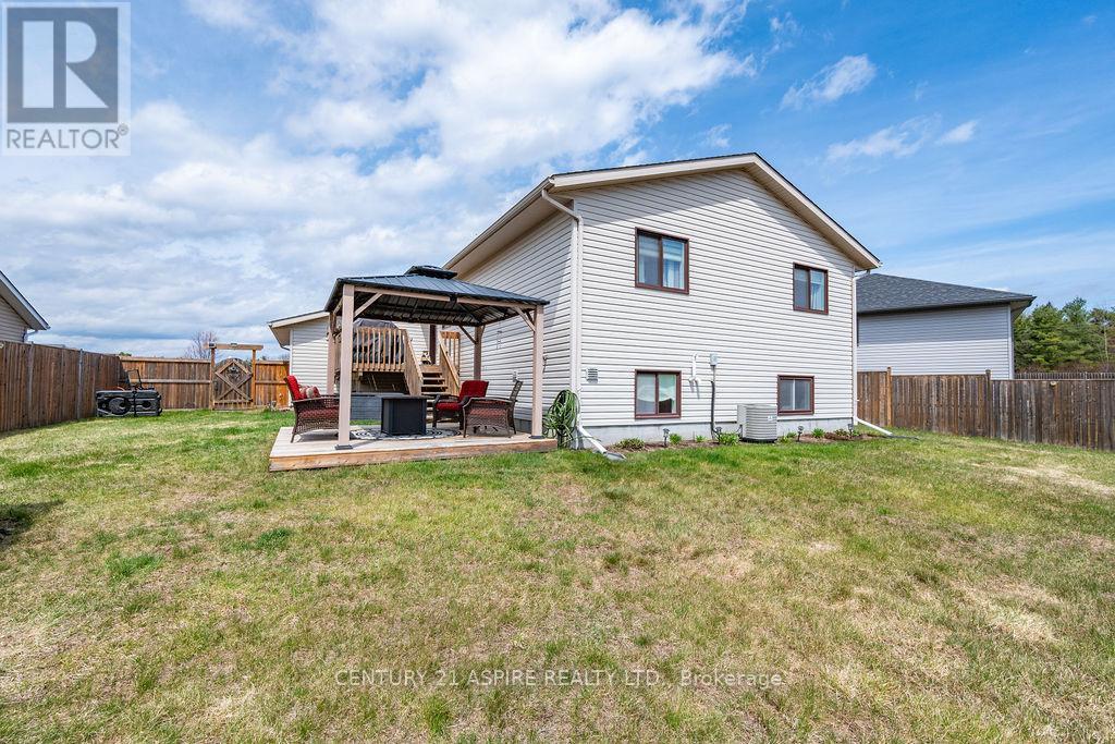 17 Newport Drive, Petawawa, Ontario  K8H 0C9 - Photo 37 - X13090376
