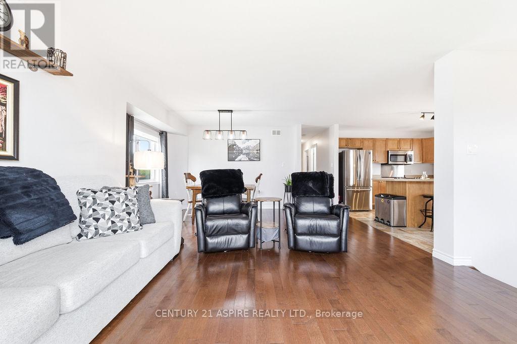17 Newport Drive, Petawawa, Ontario  K8H 0C9 - Photo 8 - X13090376