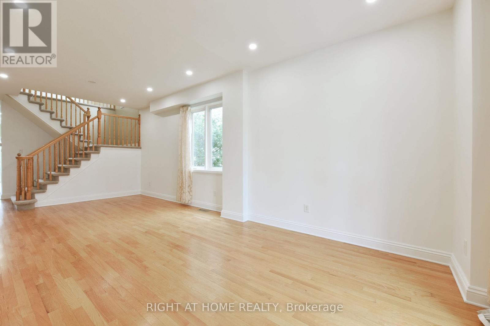 11 Cheltonia Way, Ottawa, Ontario  K2T 1G1 - Photo 5 - X13090256
