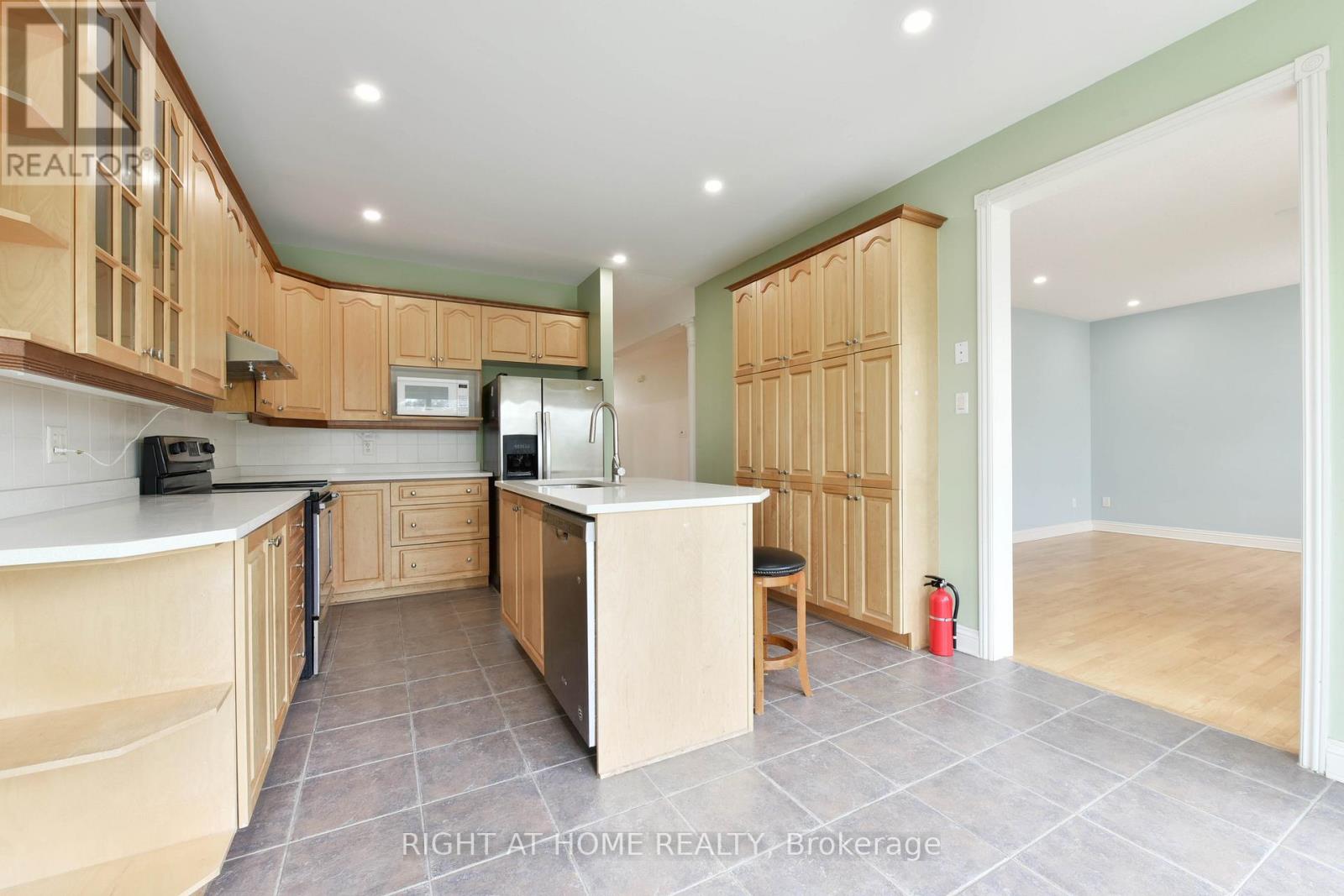 11 Cheltonia Way, Ottawa, Ontario  K2T 1G1 - Photo 9 - X13090256