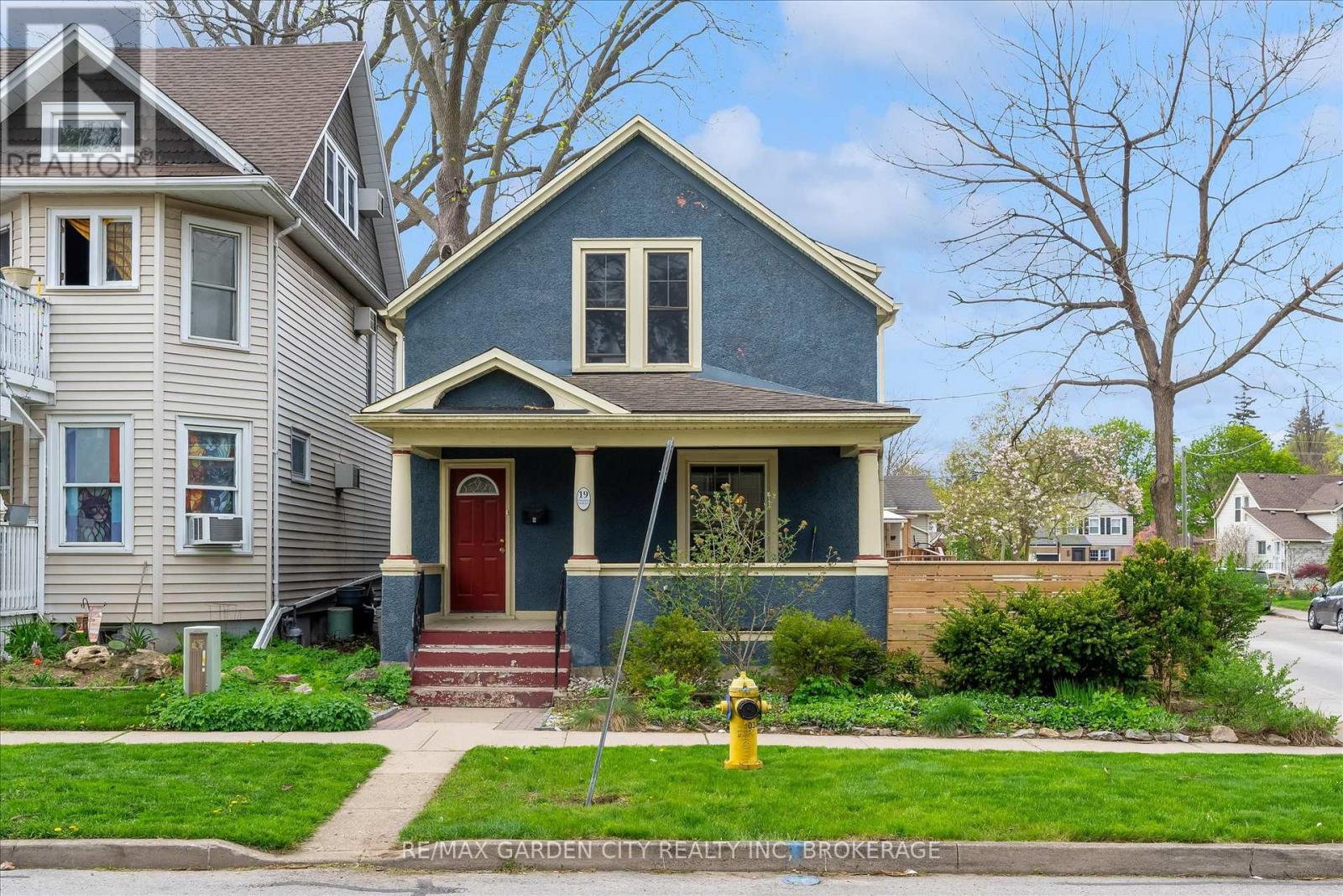 19 THOMAS STREET, St. Catharines, Ontario
