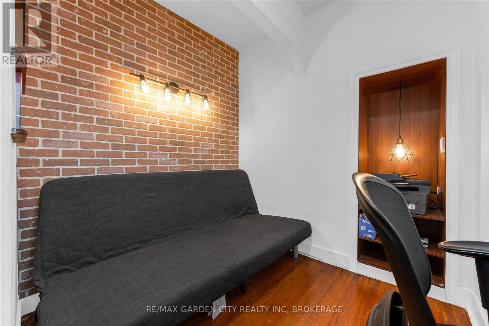 19 Thomas Street, St. Catharines, Ontario  L2R 6L7 - Photo 11 - X13090534