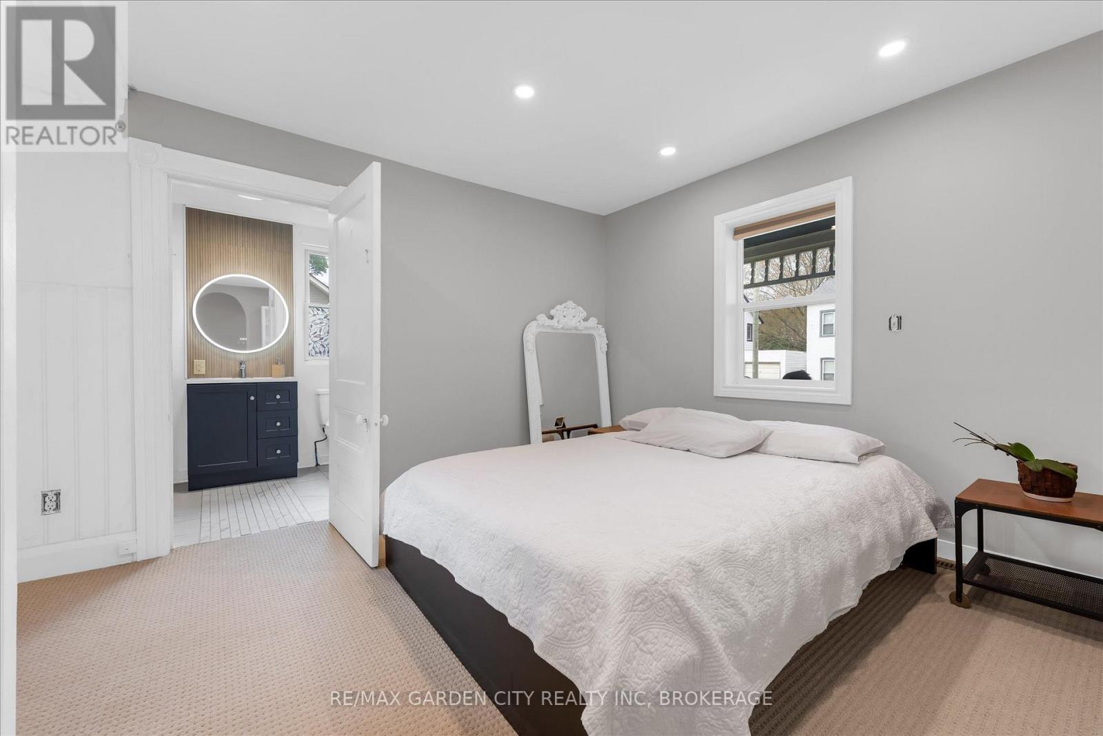 19 Thomas Street, St. Catharines, Ontario  L2R 6L7 - Photo 12 - X13090534