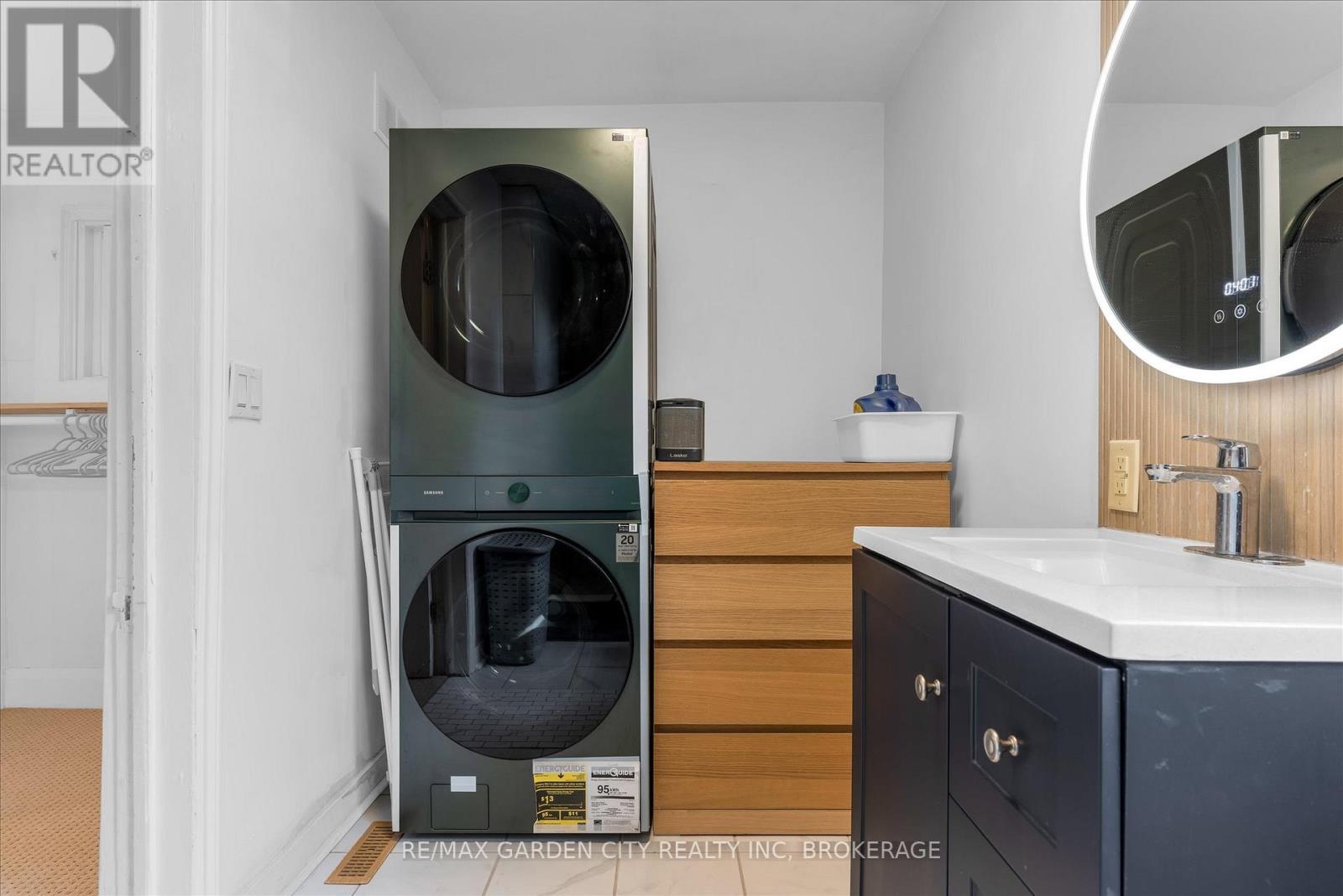 19 Thomas Street, St. Catharines, Ontario  L2R 6L7 - Photo 14 - X13090534