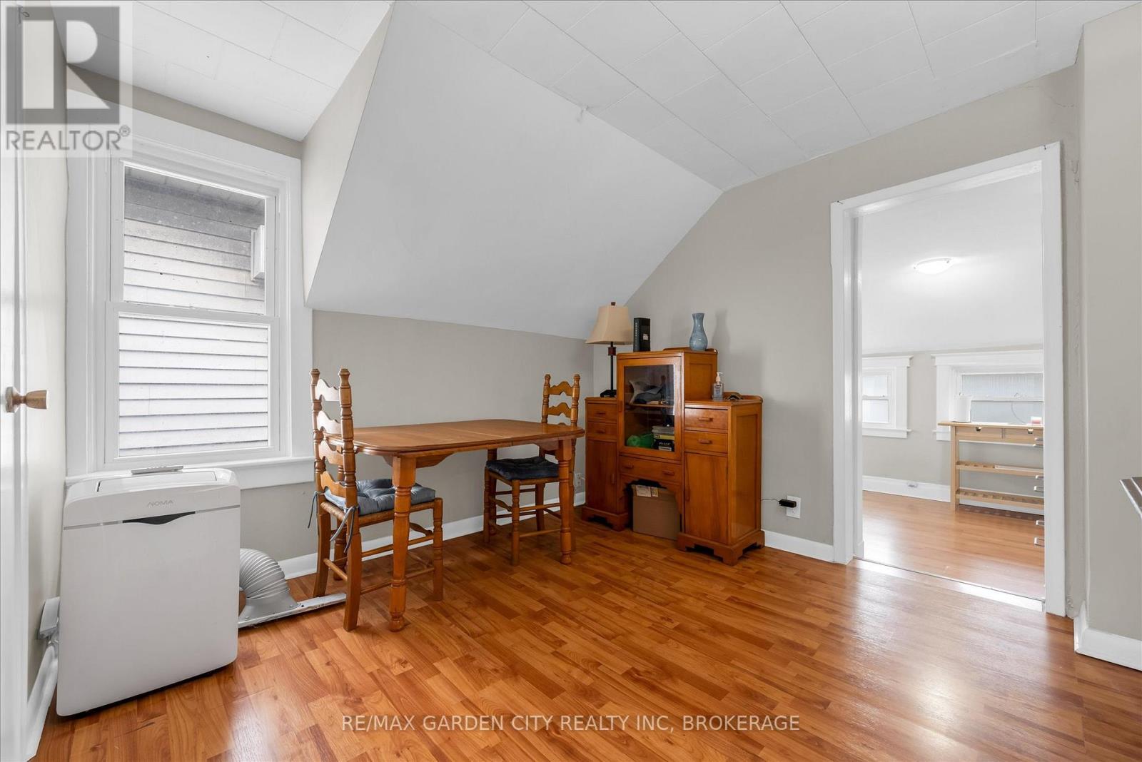 19 Thomas Street, St. Catharines, Ontario  L2R 6L7 - Photo 16 - X13090534
