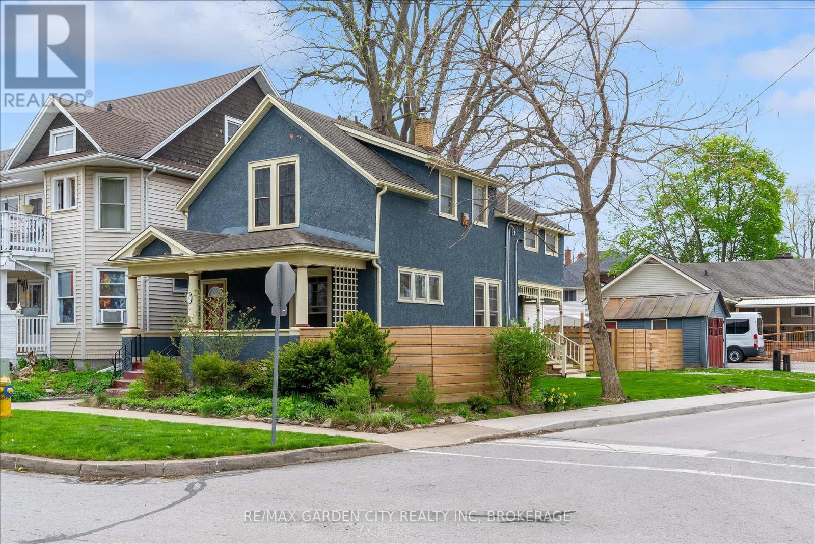 19 Thomas Street, St. Catharines, Ontario  L2R 6L7 - Photo 2 - X13090534
