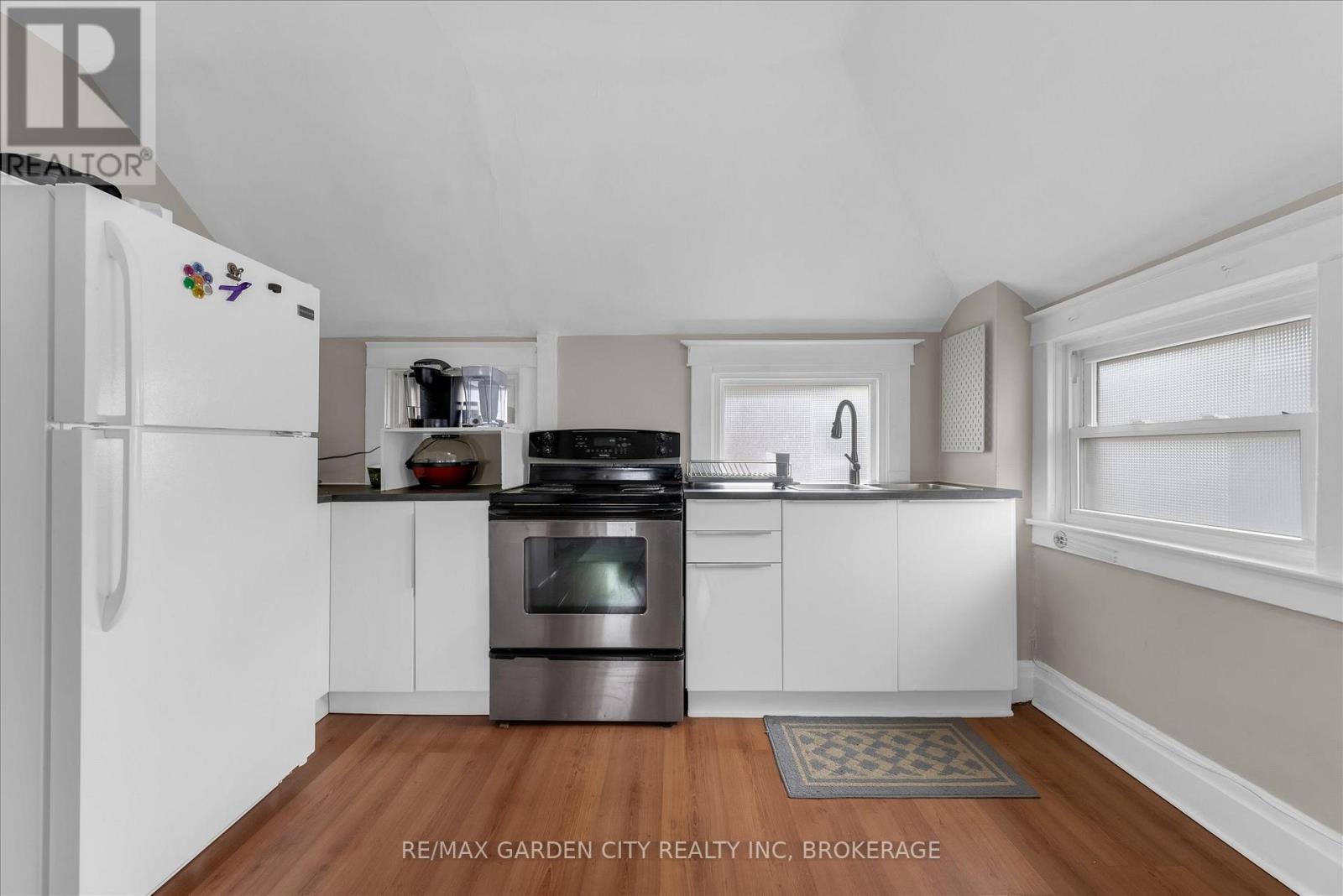 19 Thomas Street, St. Catharines, Ontario  L2R 6L7 - Photo 22 - X13090534