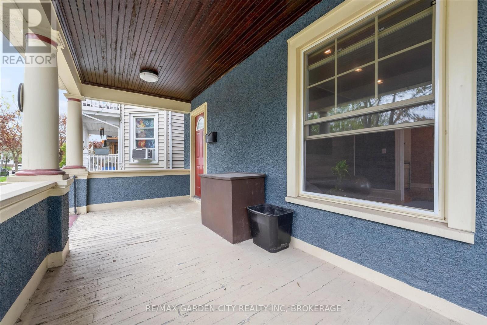 19 Thomas Street, St. Catharines, Ontario  L2R 6L7 - Photo 3 - X13090534