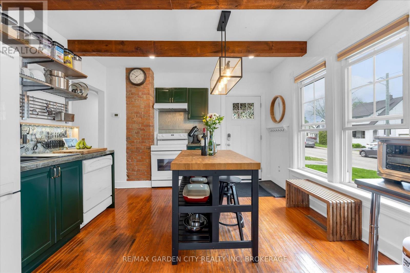 19 Thomas Street, St. Catharines, Ontario  L2R 6L7 - Photo 6 - X13090534